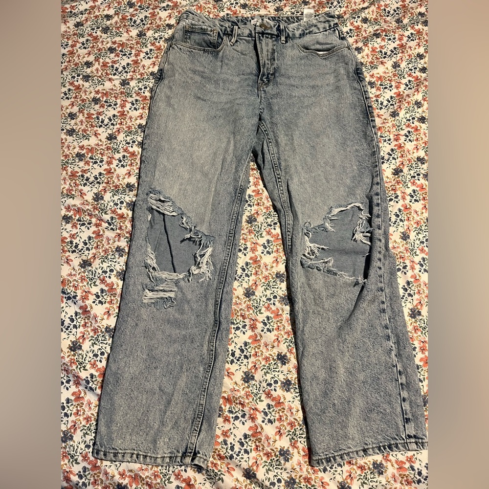 Good American Jeans Nearly new. Just don’t fit me well, a bit too small.  8/29